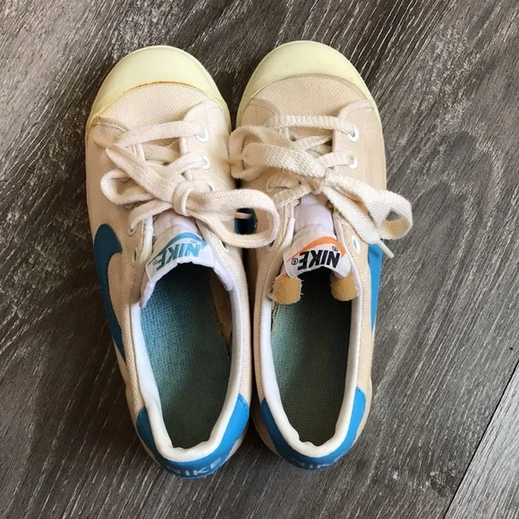 Nike - Picture 5 of 17